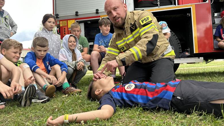 Strażacy uczyli m.in. tego, jak udzielać pierwszej pomocy poszkodowanym