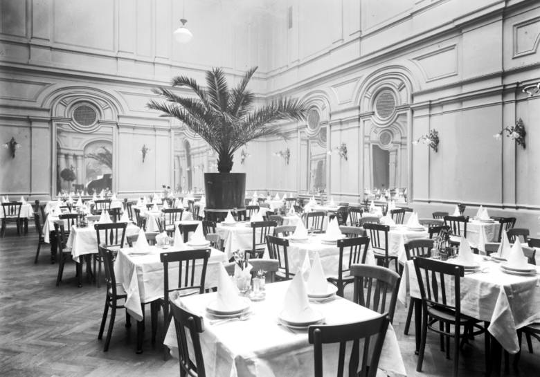 Sala restauracyjna Grand Hotelu.