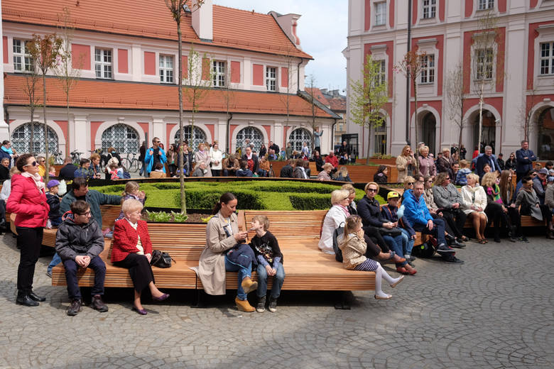 Dziedziniec Urzędu Miasta został otwarty na i dla mieszkańców Poznania