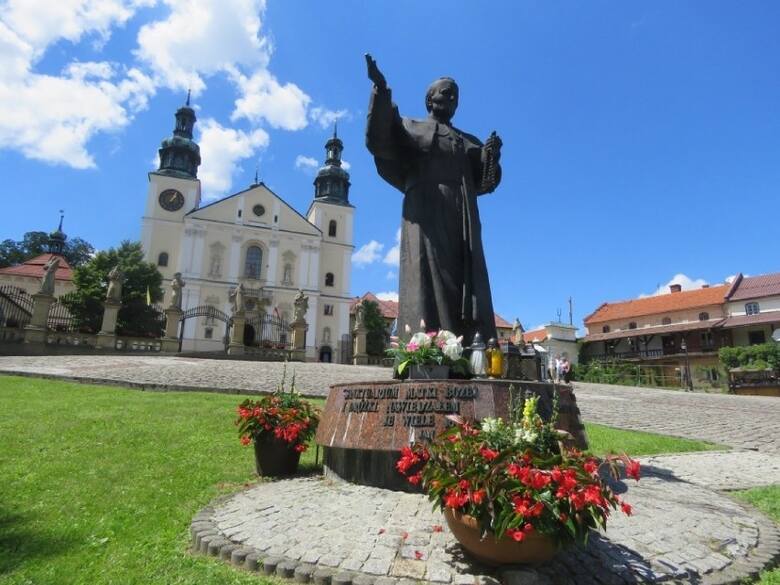Sanktuarium przy klasztorze Bernardynów w Kalwarii Zebrzydowskiej w najbliższy weekend odwiedzić może nawet 100 tysięcy turystów