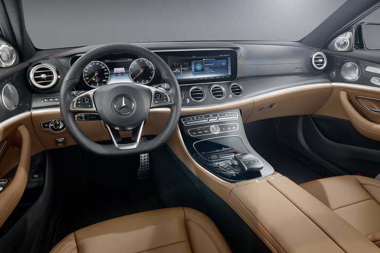 Mercedes przygotowuje się do premiery nowego Mercedesa Klasy E, która nastąpi w styczniu 2016 roku w Detroit. Producent pokazał jak prezentuje się wnętrze