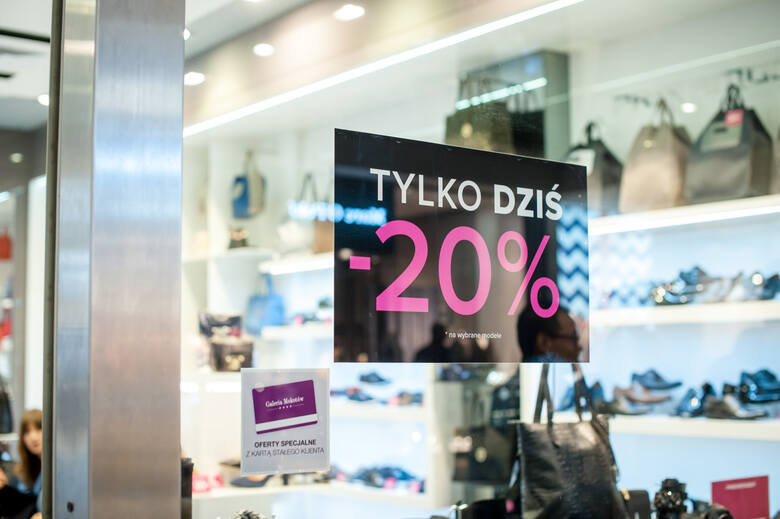 Niemal 8 na 10 Polaków planuje zakupy podczas blavj fiday i cyber monday.