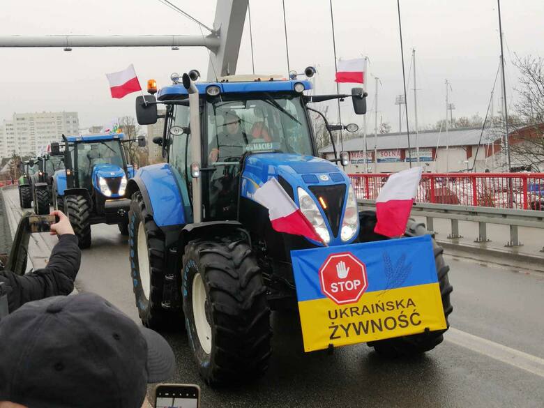 Protestują też rolnicy z powiatu kołobrzeskiego. Blokują m.in port w Kołobrzegu.