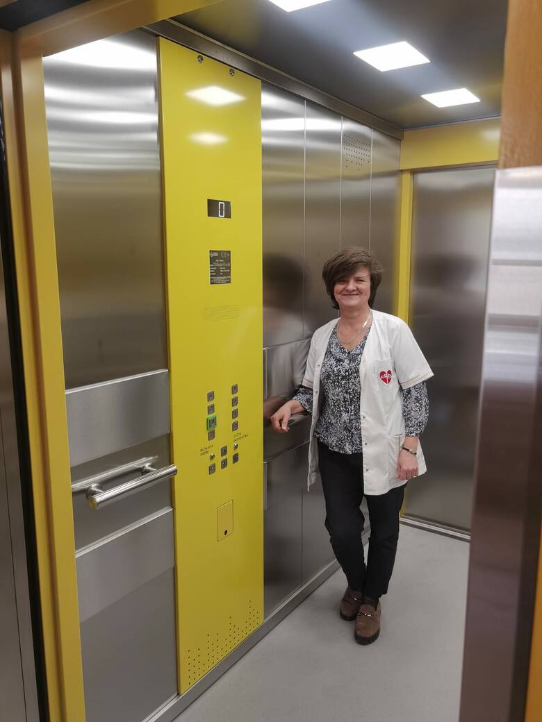 Aneta Puchała, szefowa pielęgniarek bardzo dobrze oceniła pierwszy przejazd windą