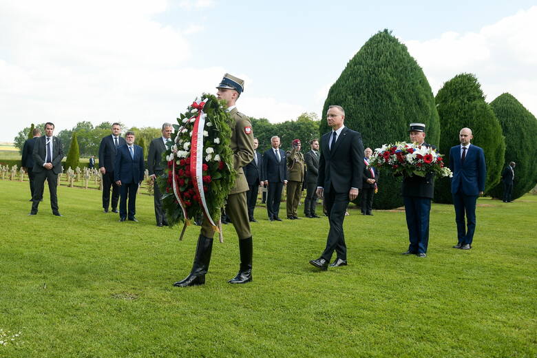 Prezydent Andrzej Duda przybył do Normandii, by uczcić 80. rocznicę lądowania wojsk alianckich.