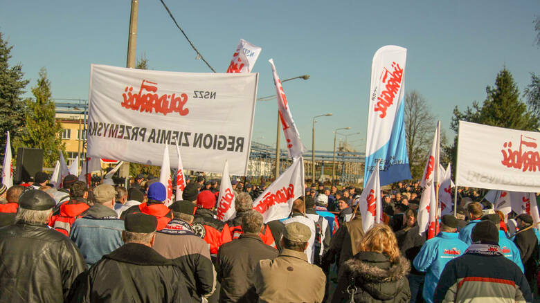 Największy i najgłośniejszy protest w obronie Fabryki Wagonów w Gniewczynie. Rok 2014. Wspierać załogę przyjechało wówczas wiele organizacji związkowych