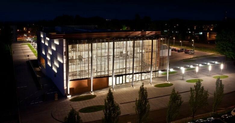 Biblioteka Galeria Książki w OświęcimiuBudowa rozpoczęła się w 2009 roku i zakończyła w połowie 2011. Inwestycja kosztowała ok. 20 mln zł z czego 15