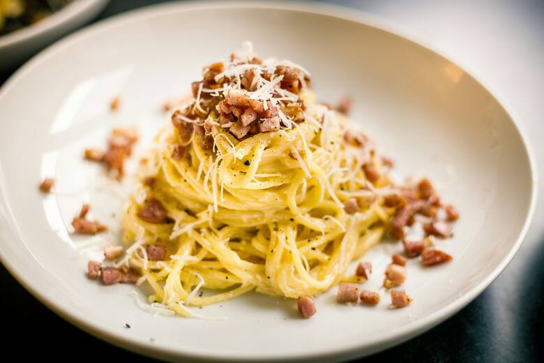 Przepis na spaghetti carbonara po raz pierwszy oficjalnie ukazał się w 1954 roku.