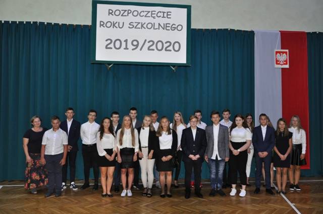 Rozpoczęcie roku szkolnego 2019/2020 w ZSP nr 2 w Łowiczu [ZDJĘCIA KLAS PIERWSZYCH]
