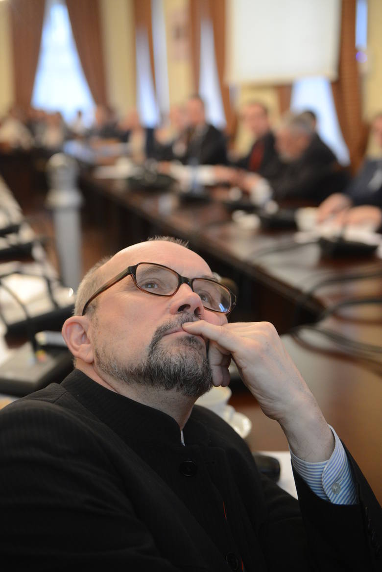 Nadzwyczajna sesja rady miejskiej w sprawie planowanych przenosin Izby Administracji Skarbowej 