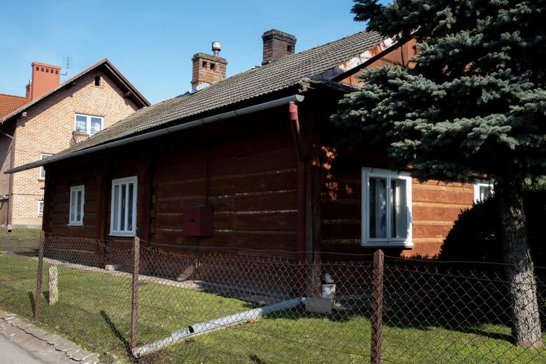 Wciąż istniejący w Markowej dom rodzinny Józefa Ulmy, który w marcu 1944 roku wraz z żoną Wiktorią i siedmiorgiem ich dzieci został  zamordowany przez