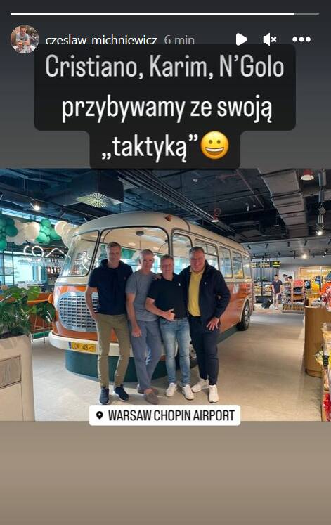 Czesław Michniewicz ze swoim sztabem na lotnisku w Warszawie