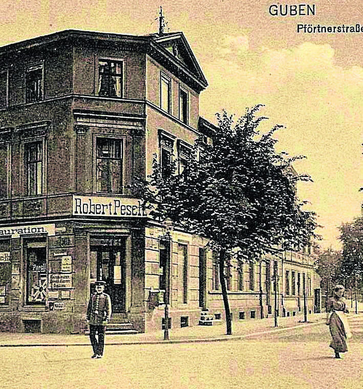 Ulica Śląska (do 1945 roku Pfortnrer Strasse).  Widoczny na zdjęciu budynek stoi do dziś.