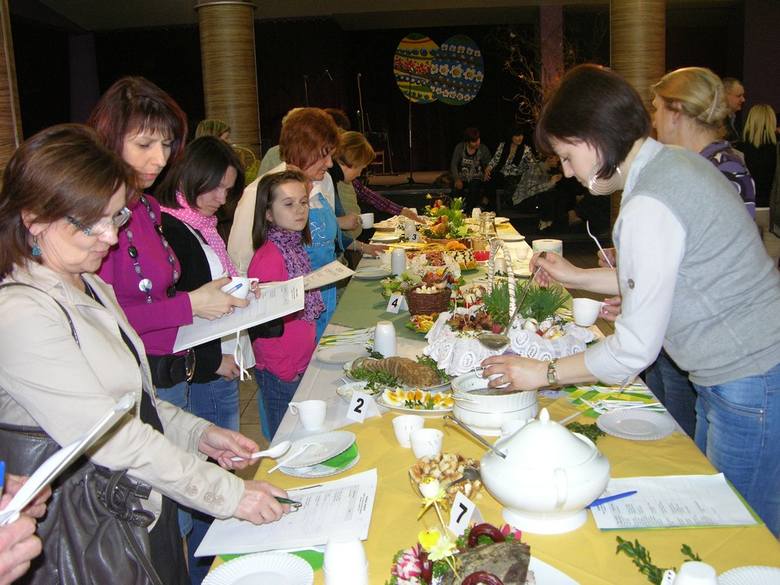 Kilka lat temu Młodzieżowe Centrum Kultury w Skierniewicach (dzisiejsze CKiS) organizowało doroczną imprezę Wielkanoc Smakosza. Kluby seniora, koła gospodyń wiejskich i inne organizacje oraz poszczególne osoby przygotowywały wówczas pyszne potrawy wielkanocne, które brały udział w konkursie z...