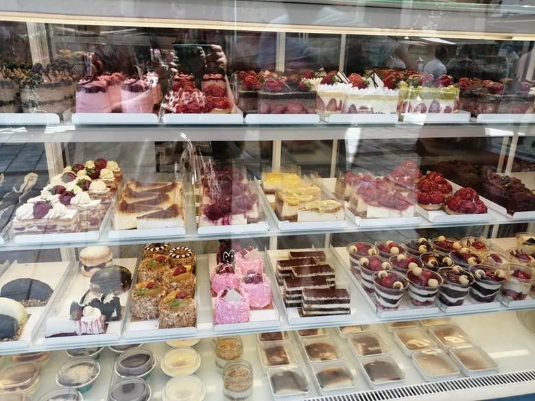 Desery, ciastka i inne łakocie należą w Turcji do najsmaczniejszych  na świecie. Trudno jest im się oprzeć. Kuszą wyglądem, smakiem i cenami.