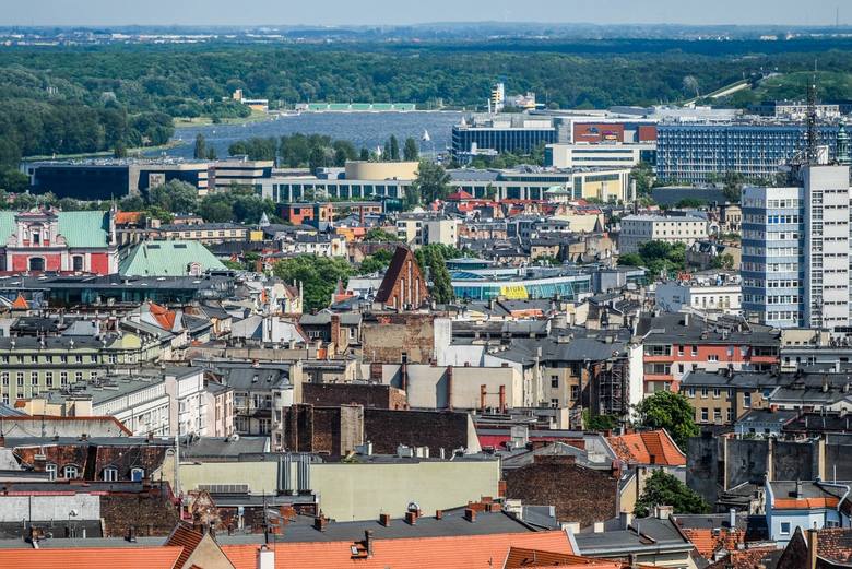 Dotarliśmy już na najwyższe piętra nowego poznańskiego wieżowca. Zobacz, jak wygląda panorama Poznania z Bałtyku.<br /> <br /> <strong><i>Przejdź do kolejnego zdjęcia ---></i></strong>