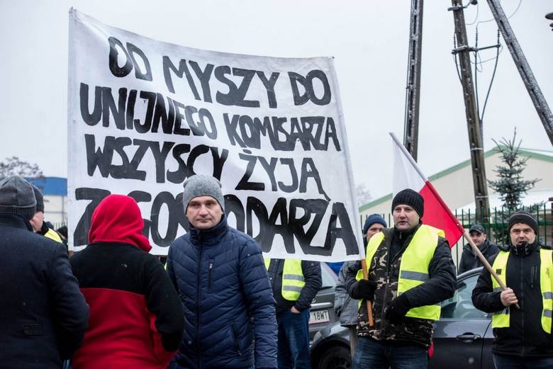 Protest rolników na trasie S8 w Rawie Mazowieckiej. Zablokowana droga, objazdy dla kierowców