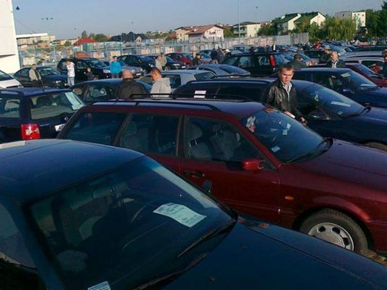 Giełda samochodowa w Radomiu i Słomczynie (23.12) - zobacz ceny