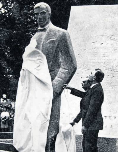 W 1972 roku, podczas VI FPP, odsłonięto pierwszy w Polsce pomnik Karola Szymanowskiego, autorstwa Stanisława Horno-Popławskiego 