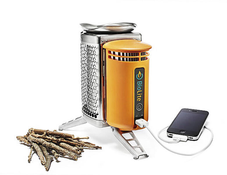 BioLite Camp StoveRozpal ogień pod komórką. Przenośny piecyk zagrzeje biwakową zupkę z torebki i przy okazji podładuje telefon lub akumulator do ładowania