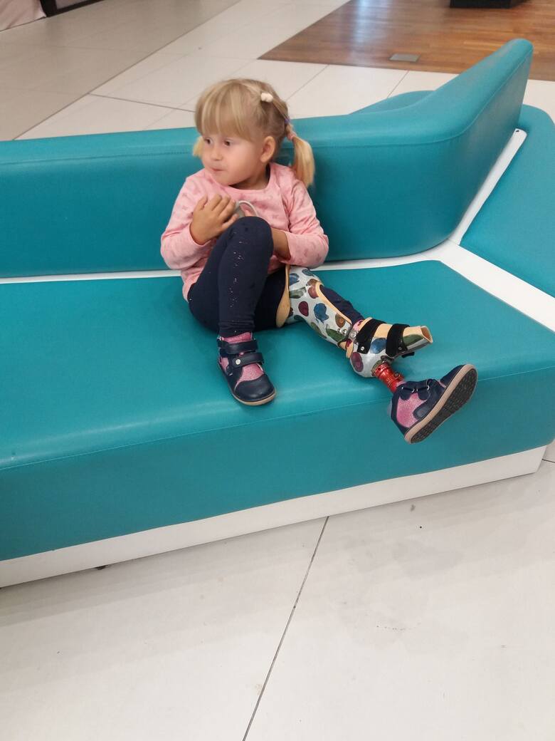 Lewa nóżka, 4-letniej Weroniki  Tyburczy z Lubaczowa, jest aż o połowę krótsza od prawej. Sprawność dziewczynki może uratować tylko operacja ortopedyczna