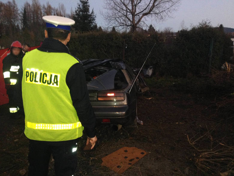 Tragiczny wypadek kierowcy nissana w Bielsku-Białej. Ścigał się? Policja pilnie szuka świadków