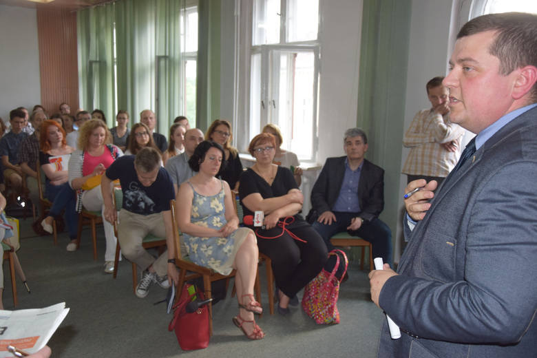 Prezydent Wójcicki we wtorek wieczorem wysłuchał oczekiwań rodziców i nauczycieli ze szkoły muzycznej z ul. Chrobrego. 