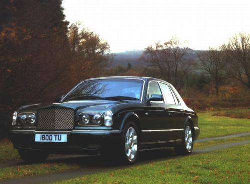 Fot.Bentley: Aleksander Gudzowaty korzysta z eleganckiego Bentley,a.