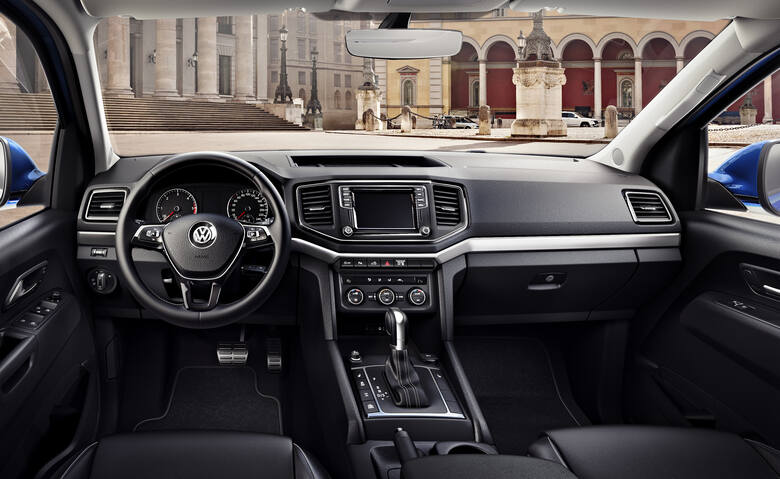 Volkswagen Amarok Auto dysponuje silnikiem 3.0 V6 generującym moment obrotowy o wartości 550 Nm i moc 165 kW/224 KM. Auto potrafi rozwinąć maksymalną