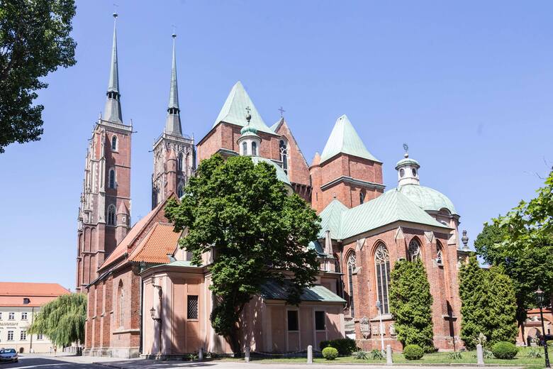 Katedra widziana od strony ul. Bolesława Kominka i Wyszyńskiego.
