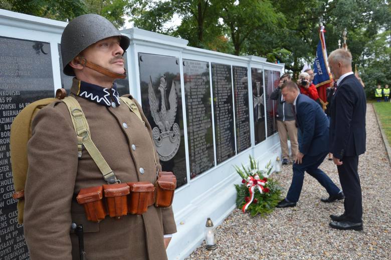Obchody 78. rocznicy wybuchu II wojny światowej w Łowiczu [Zdjęcia]