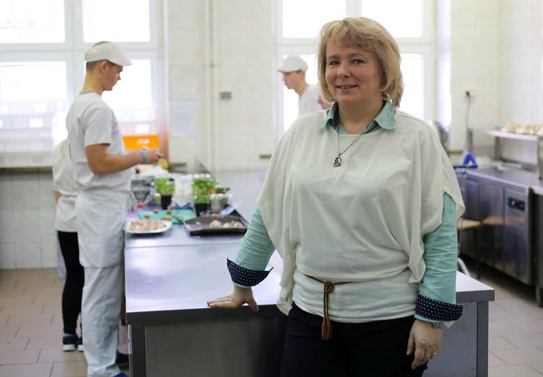 Dorota Andrzejewska, szefowa kuchni w łódzkim Gastronomiku, podpowiada przepis na pyszne pączki z wiśniami!