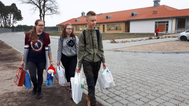 Dzięki Wiktorii Samulskiej z Cybinki zebrano 1,5 tony książek dla uczniów na Litwie 