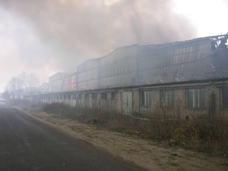 Gigantyczny pożar śmieci na osiedlu Rawka [GALERIA]