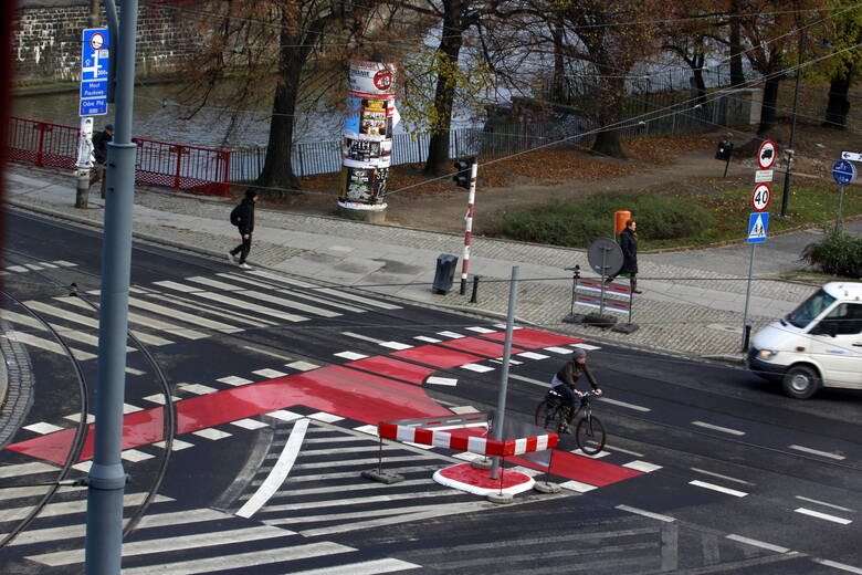 Istniejąca brama rowerowa przy skrzyżowaniu ul. Grodzkiej, Piaskowej, Św. Ducha i Św. Jadwigi Fot: Przemysław Wronecki