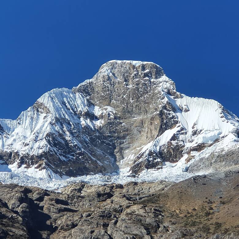 Lipiec, 2021 r. Masyw Cordillera Blanca w Peru, gdzie wraz z amerykańskim kolegą Adam Bielecki poprowadził nową drogę na Janjaraju (5625 m n.p.m.)