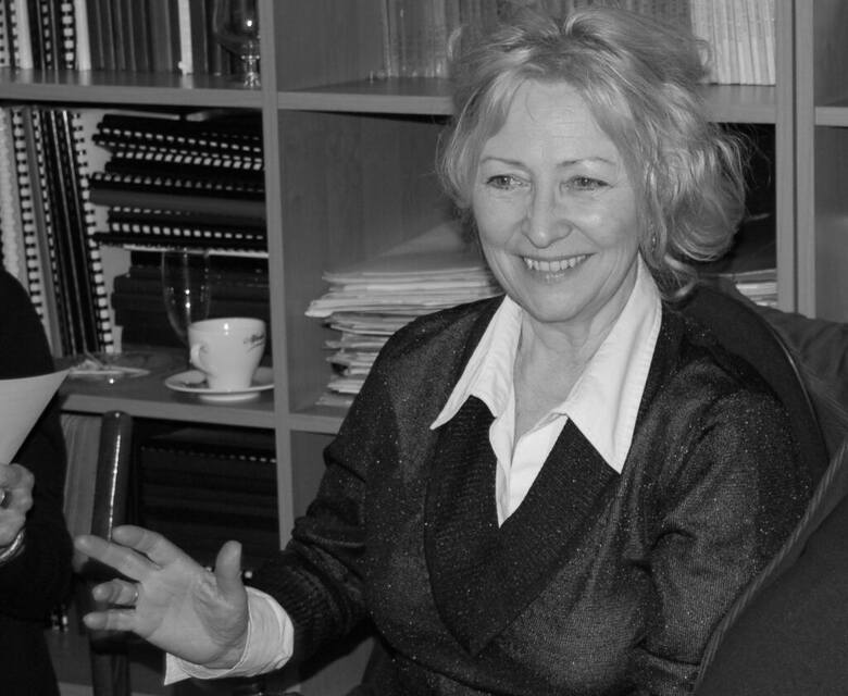 Doktor Maria Piekorz była wieloletnią pracownicą Uniwersytetu Śląskiego. Wykładała kulturę języka i retorykę na Wydziale Nauk Społecznych UŚ. O śmierci
