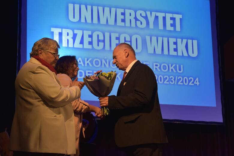 W Oświęcimskim Centrum Kultury odbyło się zakończenie 27. roku akademickiego Uniwersytetu Trzeciego Wieku w Oświęcimiu