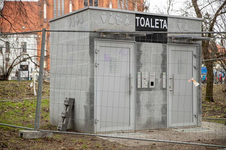 Miejska toaleta publiczna z Parku Planty - luty 2023 roku