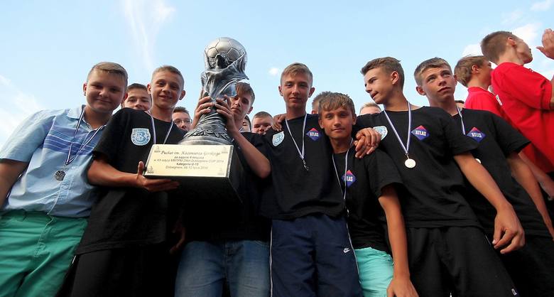 W tym roku Błękitni obchodzą 70-lecie istnienia. Sukces młodych piłkarzy tego klubu (na zdjęciu wicemistrzowie U-15 z 2014 r.) w XXII edycji turnieju