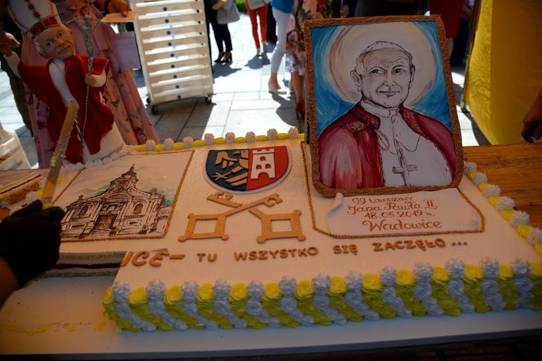 Do Wadowic w tym roku zjadą szkoły, których patronem jest Jan Paweł II, będzie też specjalny tort, ale zabraknie papieża Franciszka
