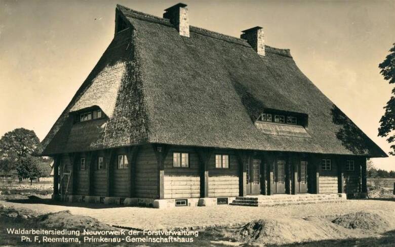 Niemieckie Neuvorwerk Kr. Sprottau, polskie Pogorzele. W latach 30. XX wieku powstała tutaj wzorcowa osada robotników leśnych. Tak wyglądały efektowne