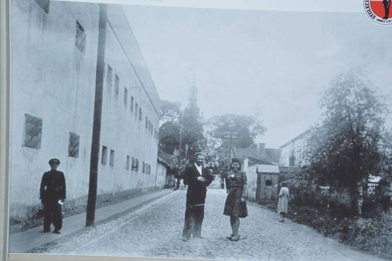 Wystawa „Łowicz o okresie niepodległości” stanęła na Starym Rynku [Zdjęcia]