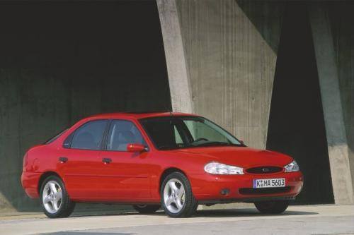Fot. Ford: Ford Mondeo produkowany w latach 1996 – 2000 oferowano z bogatą gamą jednostek napędowych i wyposażenia.