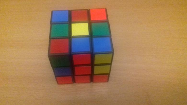Fot. 10. Etap trzeci układania kostki Rubika 3x3x3