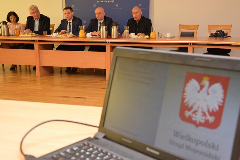 W poniedziałek przedstawiciele Polskich Kolei Państwowych, władz rządowych i samorządowych razem z ekspertami rozmawiali o przyszłości dworca Poznań Główny. 