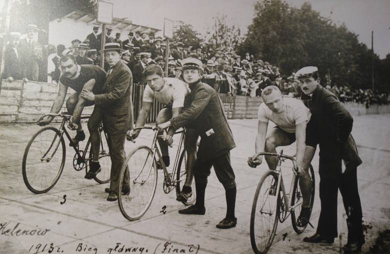 Rok 1913. Na torze kolarskim w Helenowie odbywają się międzynarodowe zawody kolarskie