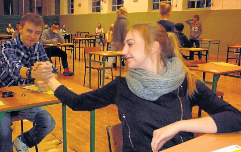 We wtorek wszyscy maturzyści Liceum Ogólnokształcącego im. B. Prusa w Żarach pisali próbną maturę z matematyki.