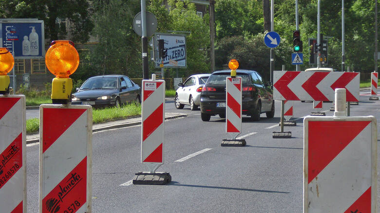 Przebudowa skrzyżowania i remontu mostku ma się zakończyć na przełomie lipca i sierpnia Fot: Wojciech Markiewicz/polskapresse