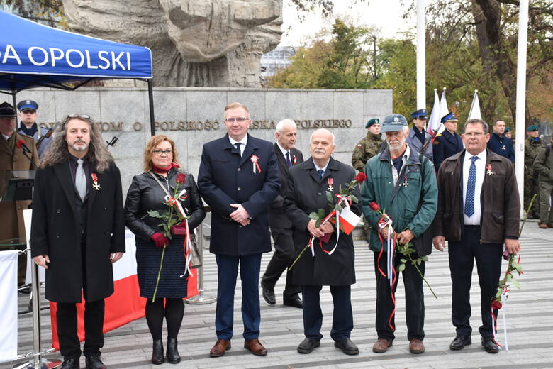 Licznie zgromadzeni mieszańcy oddali hołd wszystkim, którzy walczyli, oddali życie i przyczynili się do odrodzenia państwa polskiego.